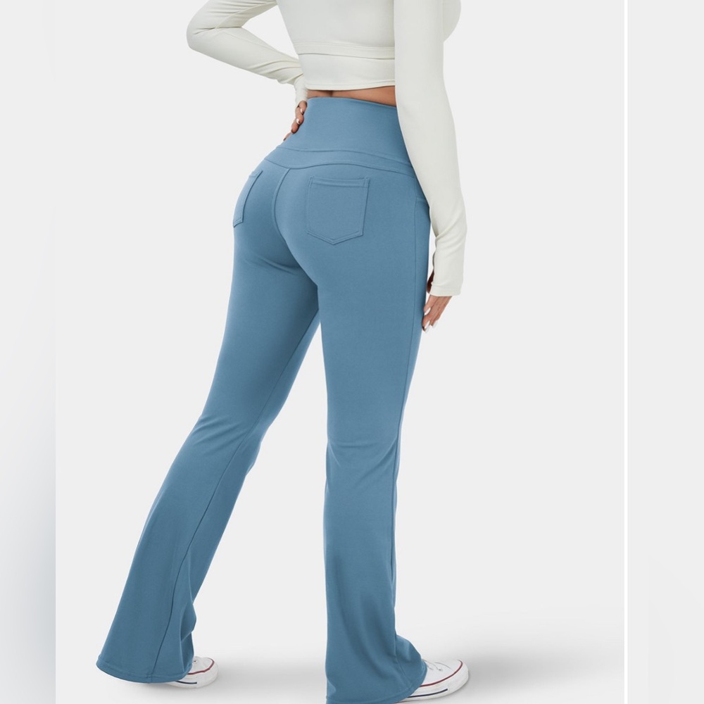High Waisted Back Pocket Flare Yoga Leggings